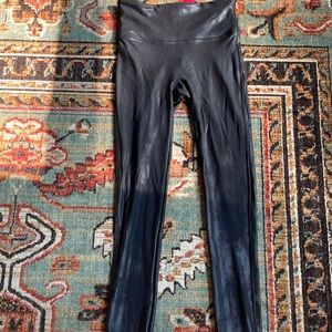 Spans Faux Leather Leggings